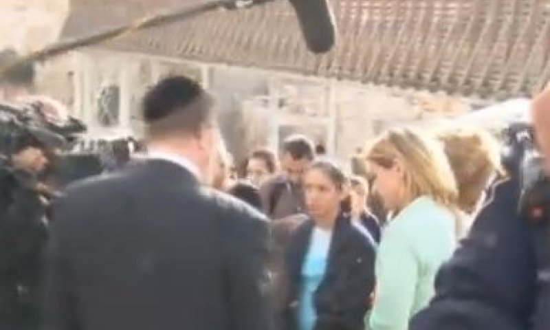 צפו: חרדי צועק 'שיקצע' לדנה וייס בכותל