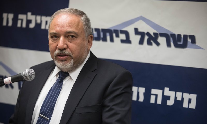 ליברמן מגיב לבנט: "מודה לכל השרים שתוקפים אותי"