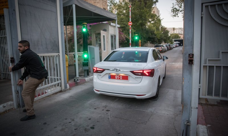 בפעם החמישית: נתניהו נחקר בתיקי 1000 ו-2000