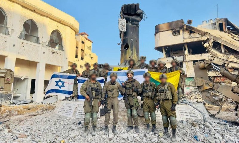 צפו: כיכר ובה פסל המפאר את חטיפת החיילים הושמדה