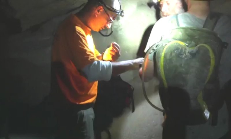 צפו: כך חולצו מטיילים שנתקעו בנחל דרגות