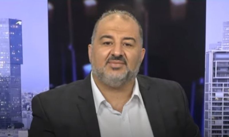 ח"כ אחד, שתי שפות, מסרים סותרים. צפו