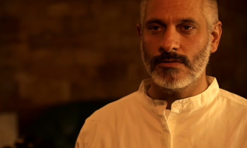 "אני מכור": אביתר בנאי חשוף מתמיד. צפו