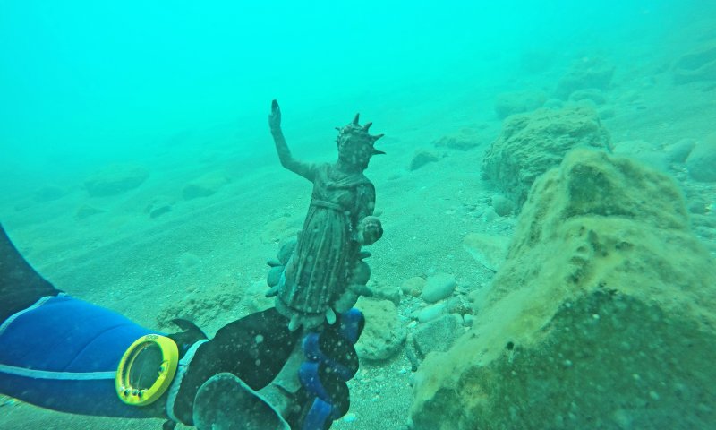 מטמון בן 1,600 שנה התגלה בחוף קיסריה