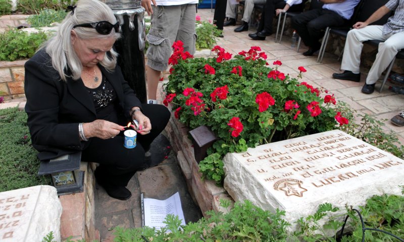 ברוך דיין האמת: נפטרה יעל זאבי אלמנתו של גנדי