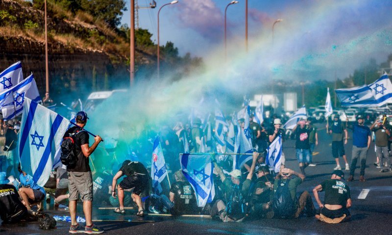 יום האנרכיה: המפגינים זורמים לרחוב קפלן