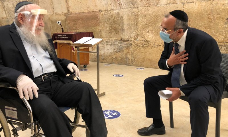 צפו: תפילה מיוחדת בכותל להסרת מגפת הקורונה