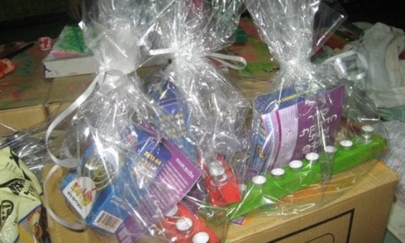 'מבצע חנוכיות' של תנועת עזרא יצא לדרך ברחבי הארץ