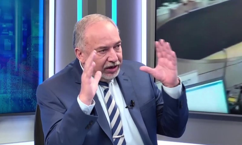 ליברמן דוחה את 'גזרת המעונות' בחודשיים