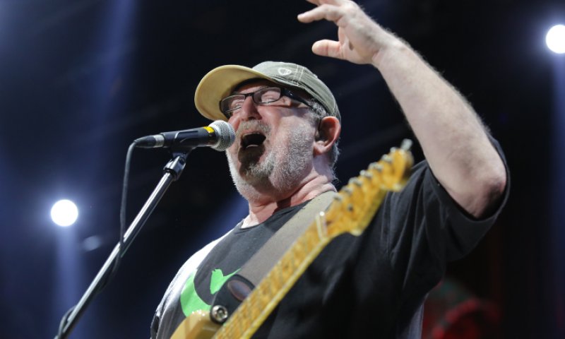 שוב: כוכב להקת "כוורת" קילל את נתניהו ומצביעיו