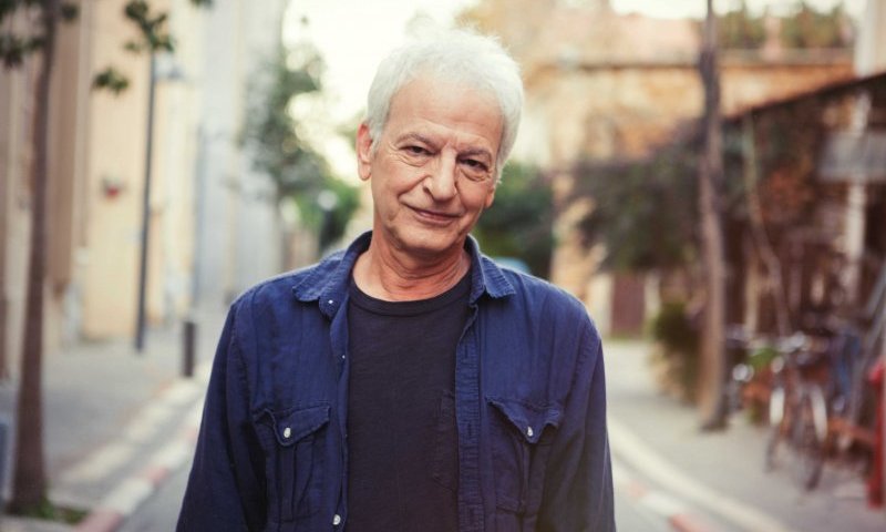 בגלל הקורונה: שלום חנוך השיק אלבום חדש ומיוחד