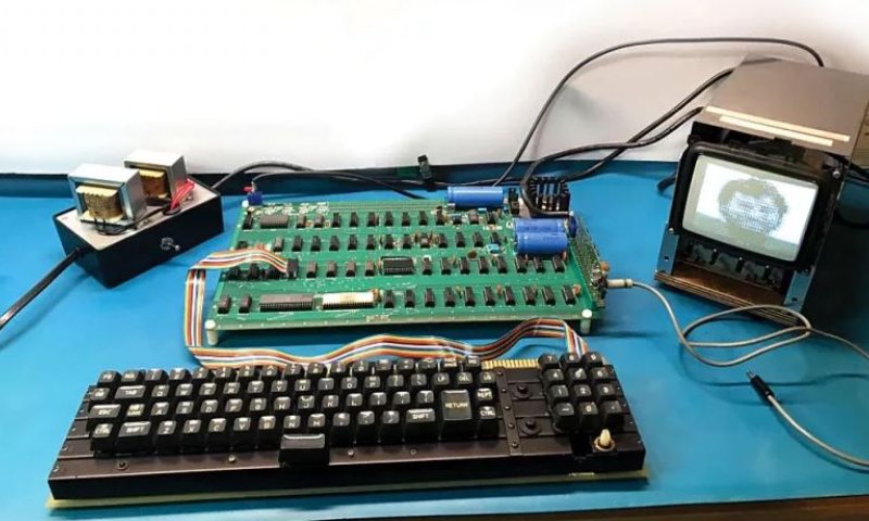 המחשב הראשון מוצע למכירה ב-300 אלף דולר