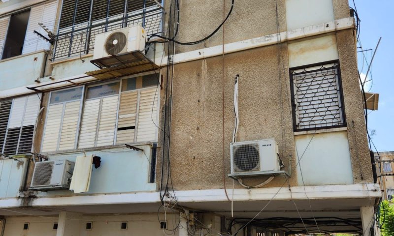 התחיל לקרוס: בניין מגורים פונה מדייריו בחולון