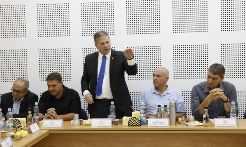 בצל המלחמה בצפון: פגישה בין משרד החינוך לשלטון המקומי