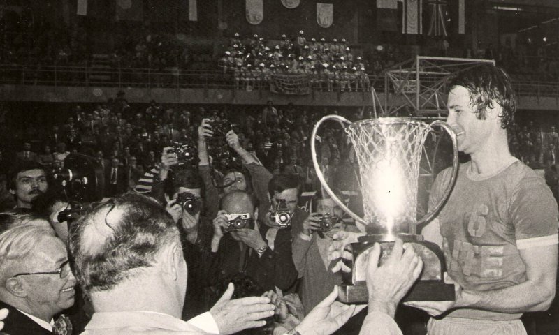 זוכרים? היום לפני 42 שנה מכבי אלופת אירופה | צפו: