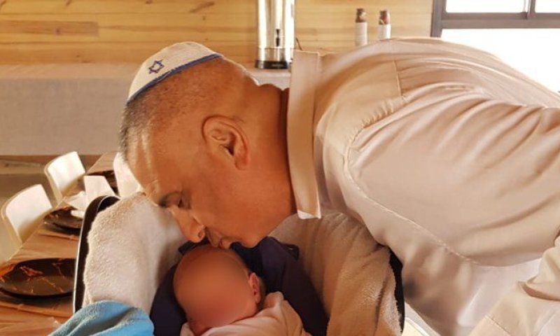 תושב איתמר קרא לבנו על שם עמית בן יגאל הי"ד