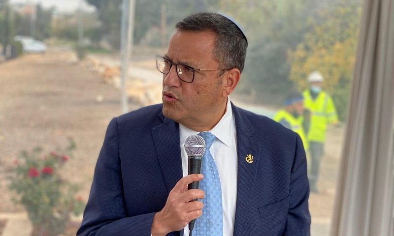 ליאון: "מקווה להיות הראשון בעיר שיקבל חיסון". צפו