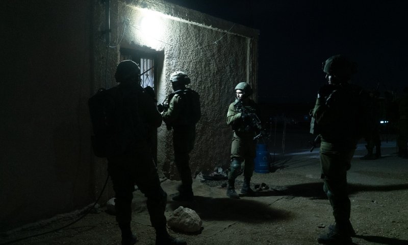 13 מבוקשים נעצרו ביו"ש, כלי נשק הוחרמו בחברון