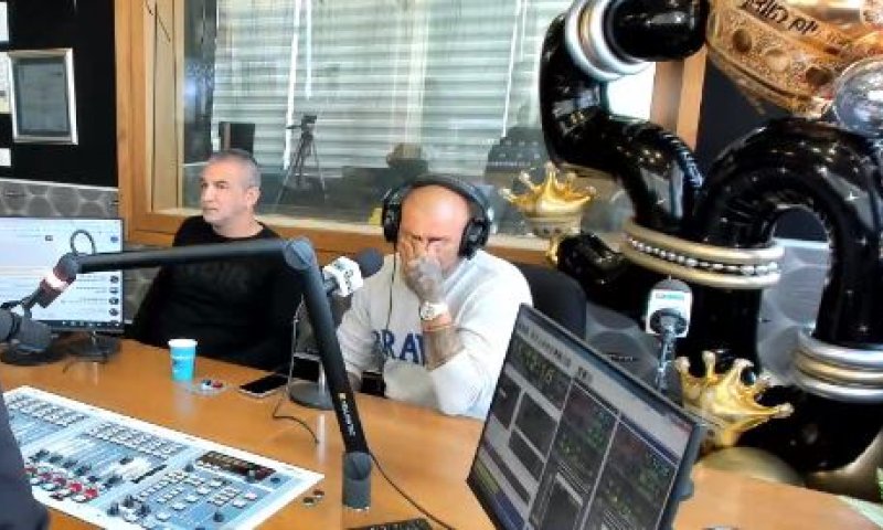 צפו: אייל גולן התפרק בשידור ופרץ בבכי