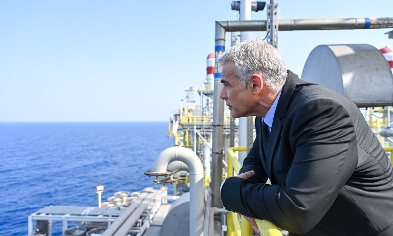 אחרי חתימת ההסכם: לפיד ערך סיור באסדת כריש