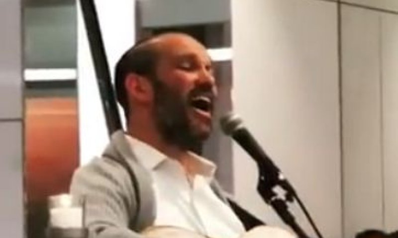 יונתן רזאל ריגש את מגישי החדשות. צפו