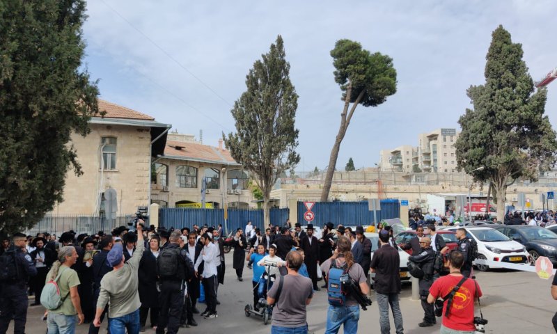 ברלנד ואשתו נעצרו, החסידים התפרעו