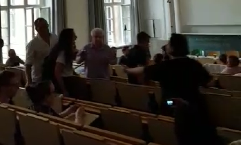 צפו: ישראלים פעילי BDS פוצצו הרצאה של ח"כ לביא