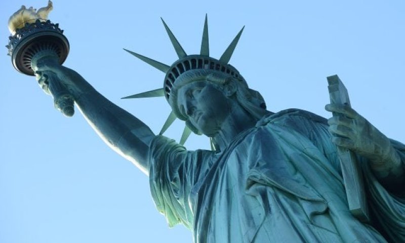 דיווח: ארה"ב מתכננת לחייב תיירים להתחסן באופן מלא