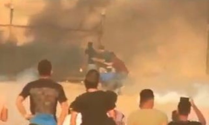 תיעוד: מתפרעים פרצו את גדר הגבול בזיקים. צפו