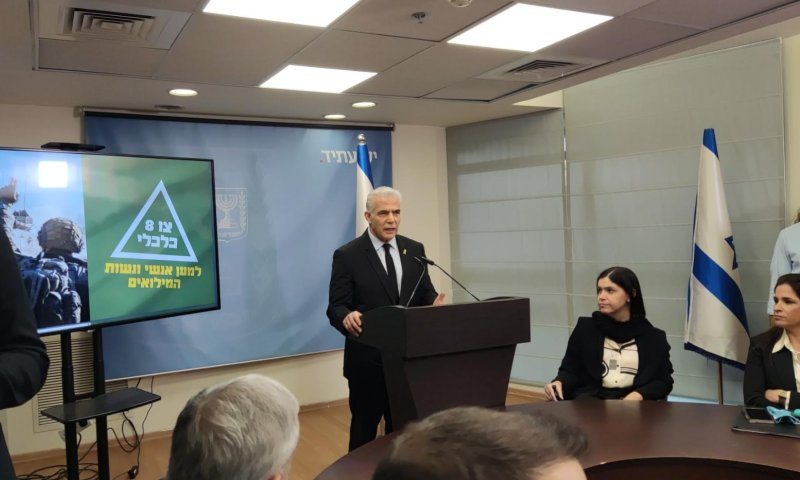 לפיד לשאלת סרוגים: חלקים מעזה ישמשו כרצועת ביטחון