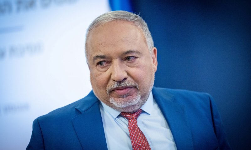 יזכה במיליונים? ליברמן תובע את חדשות 12