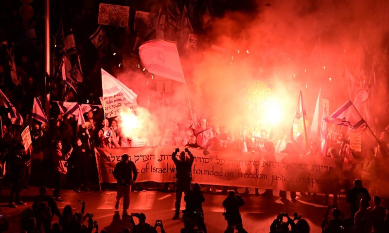 מובילי המחאה: &rdquo;63 ח&rdquo;כים הצביעו בעד חורבן הבית&rdquo;