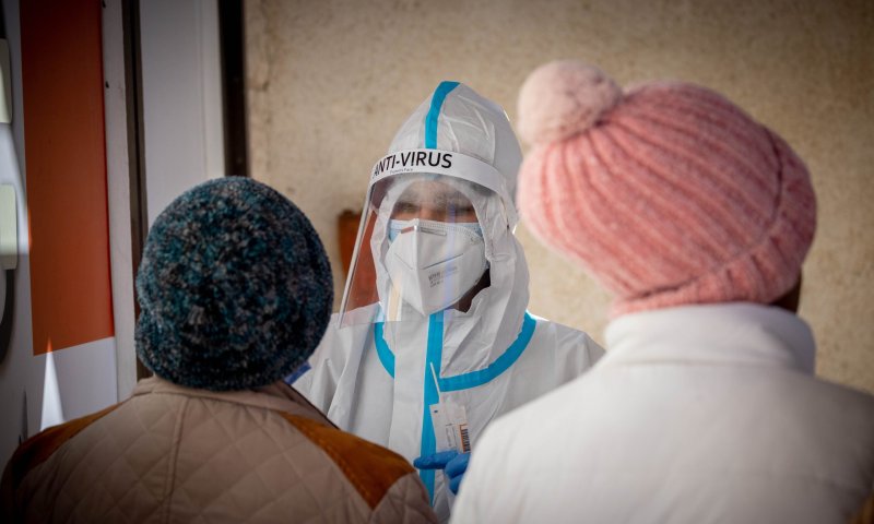 הקורונה חזרה: יותר מעשרת אלפים נדבקים ביממה