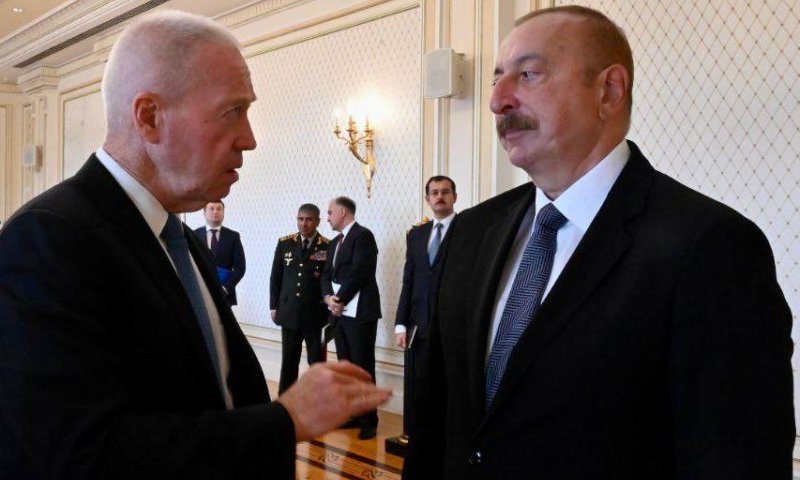 כמעט ליד אירן: גלנט הגיע לביקור במדינה השיעית