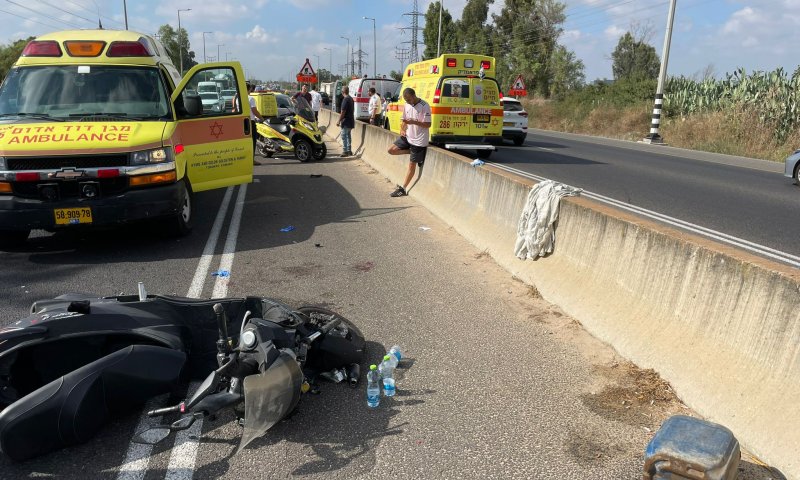 צומת הטייסים: רוכב אופנוע נפגע מרכב, מצבו קשה