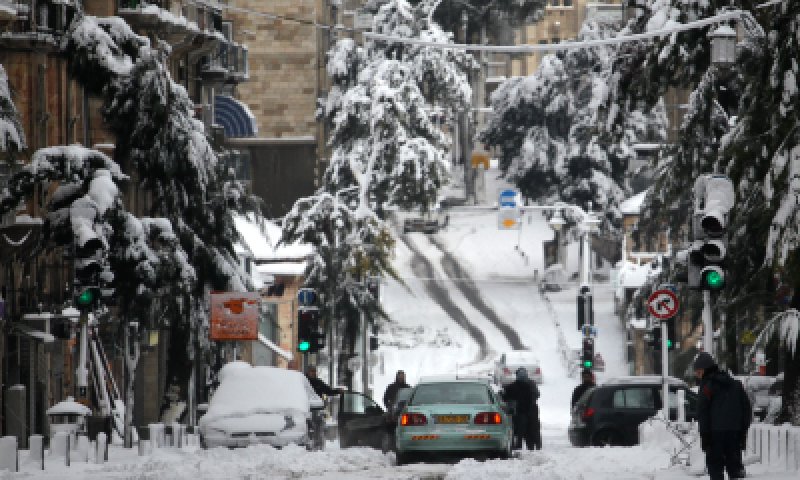 העיר במצור: הרשויות קרסו הצבא נחלץ לעזרה