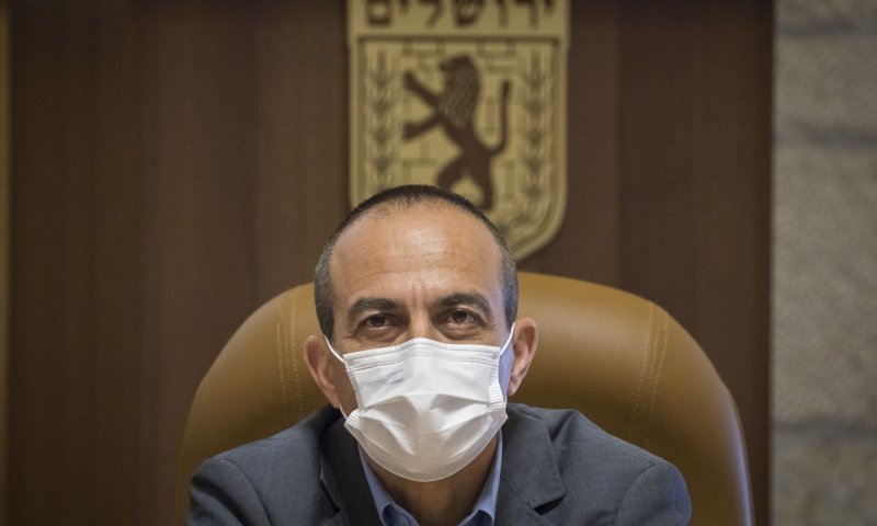 מומחים בצוות של רוני גמזו מאיימים להתפטר