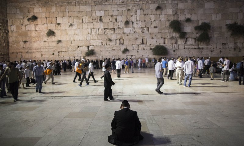 מתאבלים על החורבן: הלכות תשעת הימים