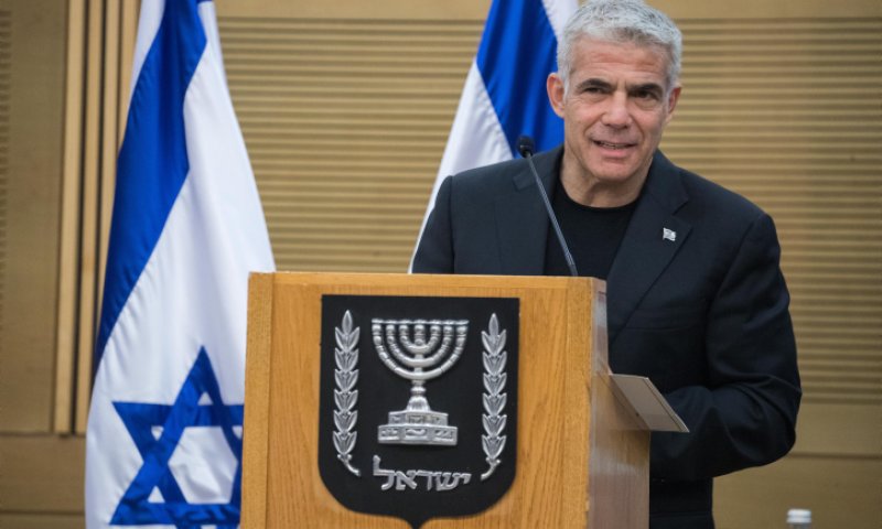 יאיר לפיד מבהיר: "אנחנו לא נשב עם נתניהו"