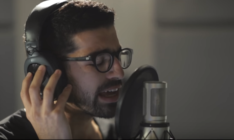 צפו: לראשונה חנן בן ארי שר בלשון נקבה