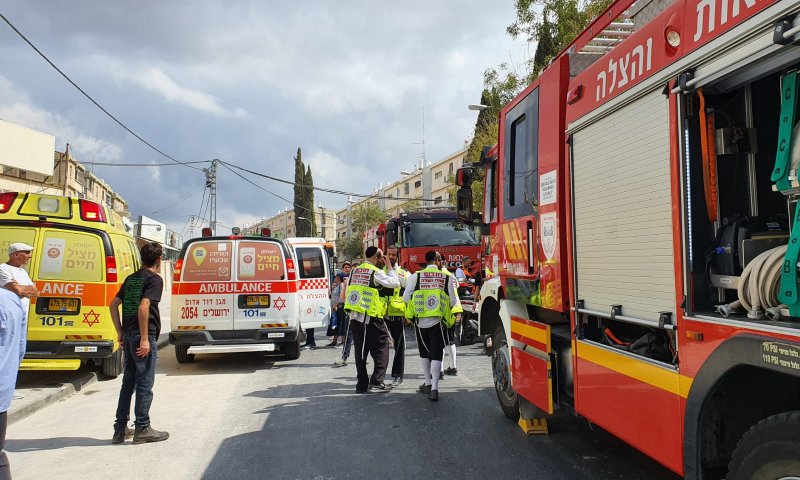 שריפה פרצה בבית שמש: 5 פצועים משאיפת עשן