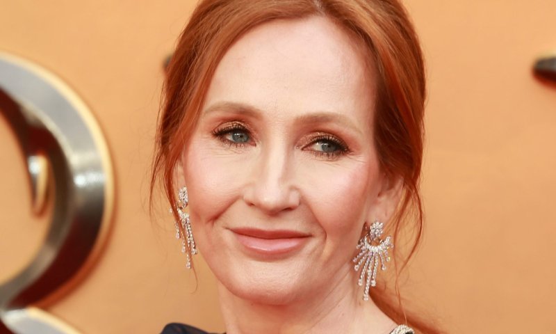 ג'יי קיי רולינג: "בעד זכויות אדם? תלחמו למען איראן"