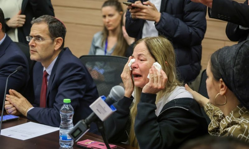 משפחות חטופים פוצצו את הדיון בוועדת חו"ב: אתם לא תדברו היום