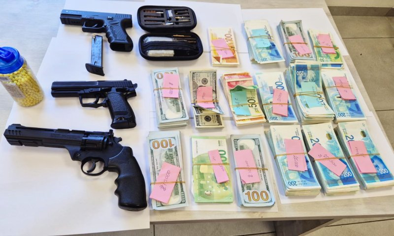 נשקים ו-300,000 שקל במזומן: שני שבח"ים נעצרו במאפייה בצפון