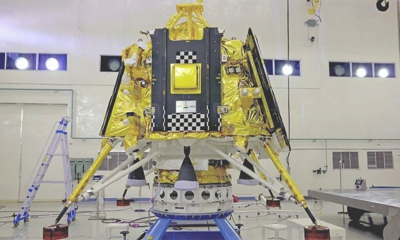 לראשונה בהיסטוריה: חללית מהודו נחתה על הירח