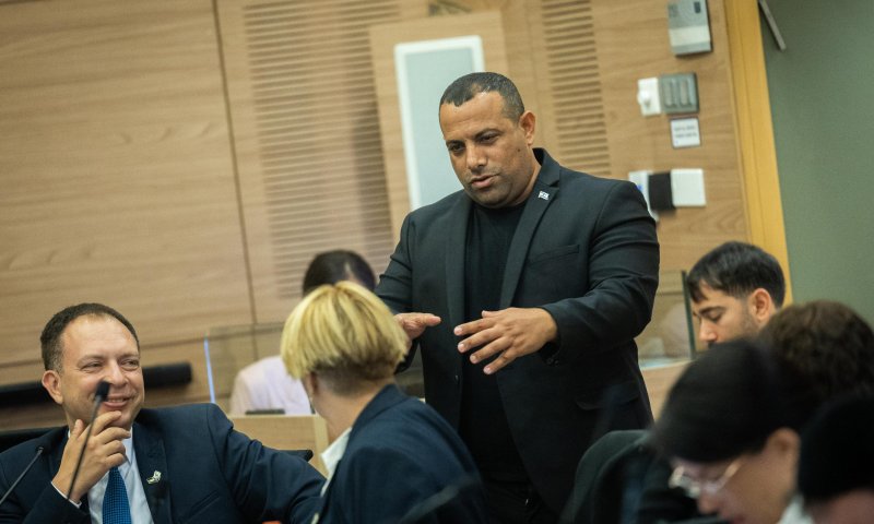 מחלוקת מול קארה? כך השיבה שקד באולפן סרוגים