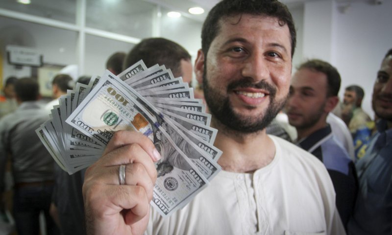 לשכת בנט: "מזוודות הכסף לחמאס לא יחזרו"