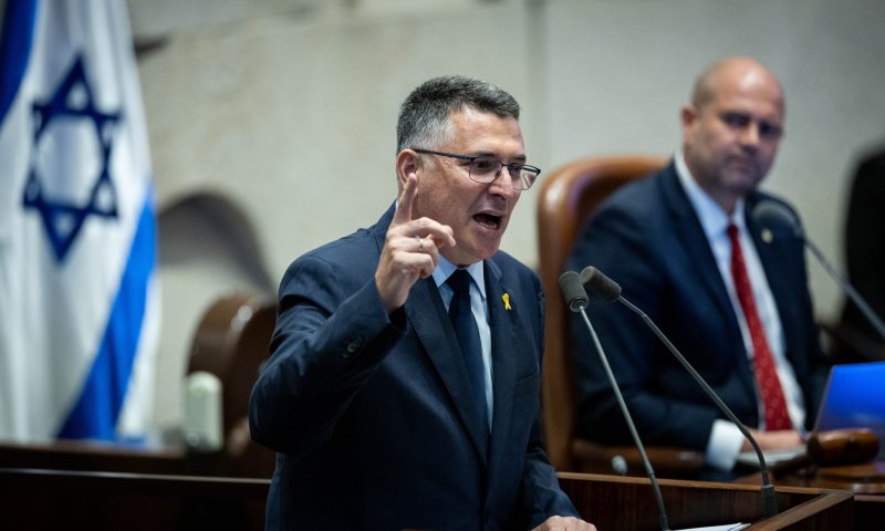 סער תוקף את האופוזיציה: "על מה אתם מאיימים במלחמת אחים?"