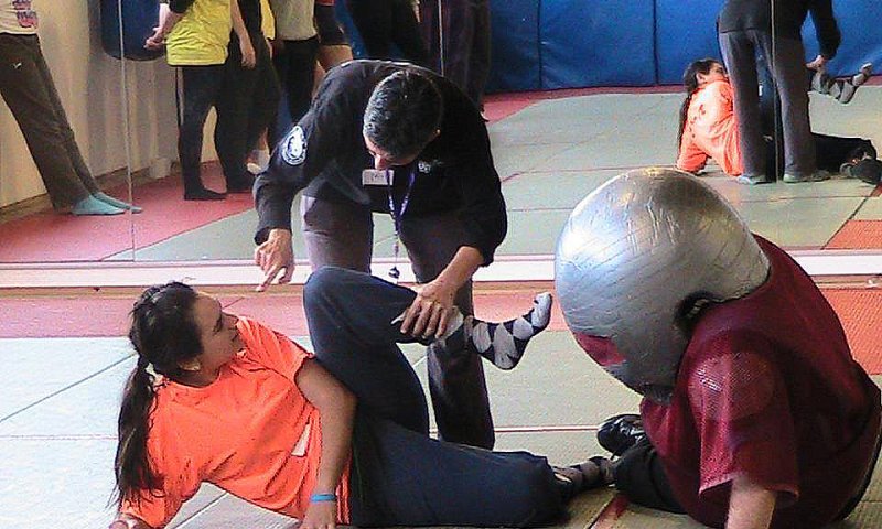 נותנות בראש: נשים דתיות מגנות על עצמן