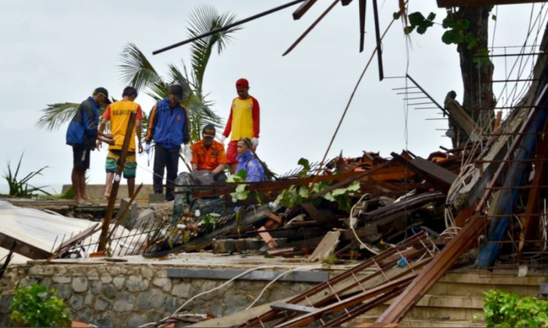 יום לאחר הצונאמי: רעידת אדמה פגעה באינדונזיה